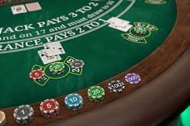 Roulette Live Dealer dengan roda berputar